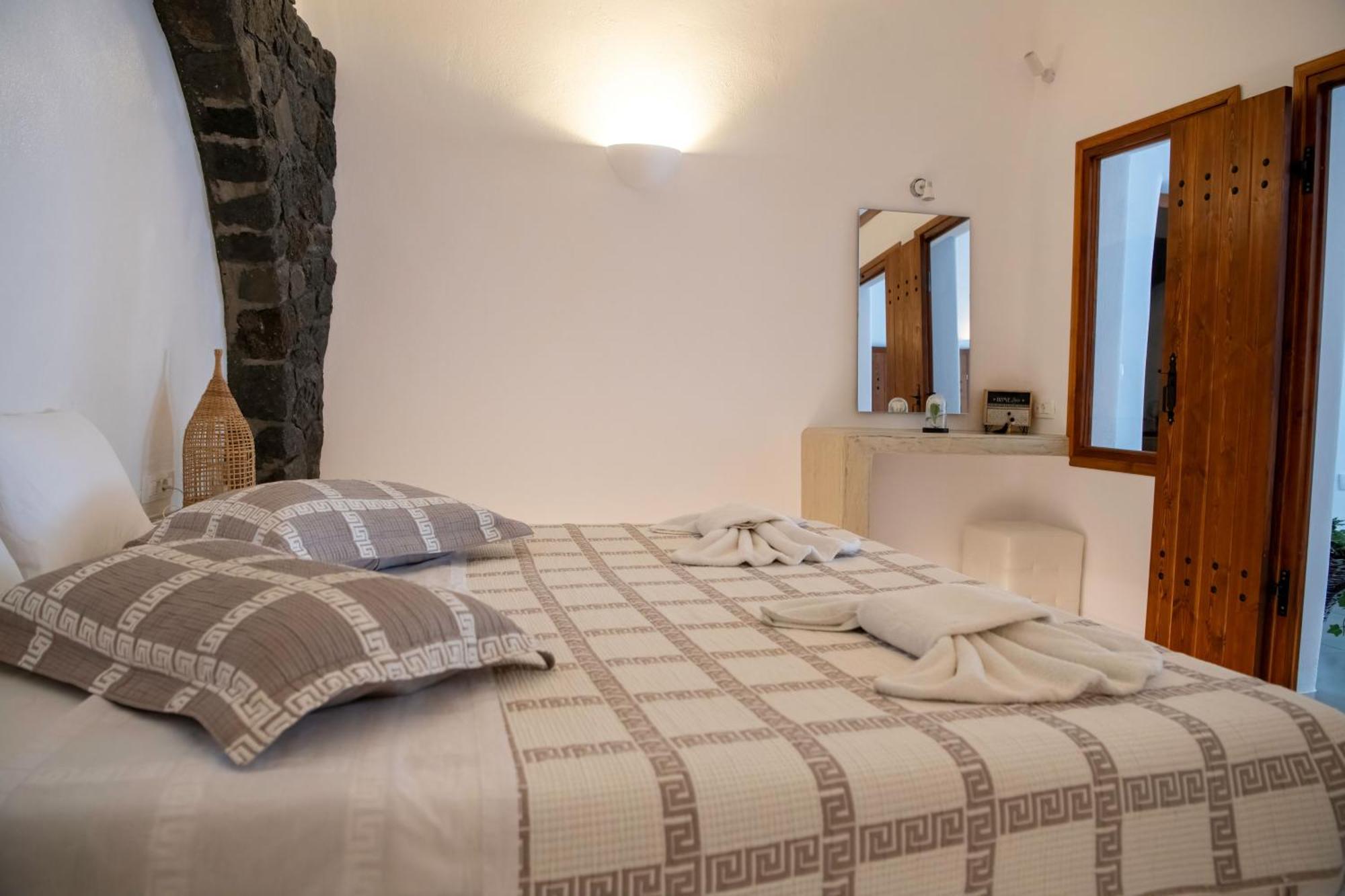 Luxe Efis Home Sea View 4 Villas & 4 Prive Jacuzzi Imerovigli  Exterior photo